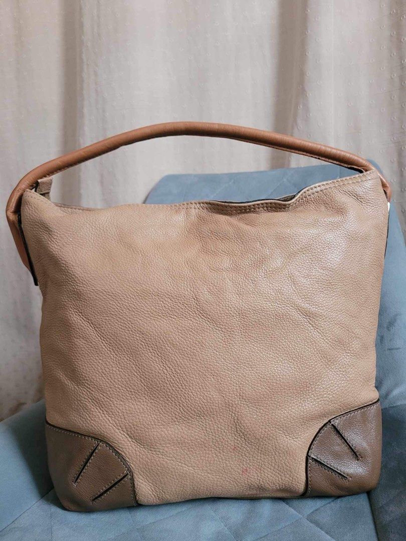 Furla Arcadia Hobo Tote (Category: Luxury Bags & Wallets) located in Cagayan de Oro. Submitted by borse_de_amore (Listing ID 1287944414, Image 3). Description: Furla Arcadia Hobo Tote Rank AB tolerable Signs of use only, Still Presentable, Large size.. 2 tone color genuine leather. 🔖sale 2380 only from 4,500 MOP: GCASH/BPI/LBC COP.