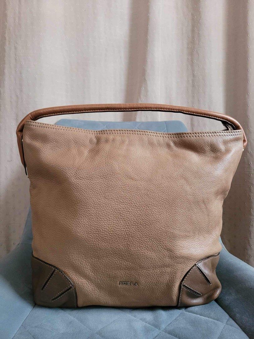 Furla Arcadia Hobo Tote (Category: Luxury Bags & Wallets) located in Cagayan de Oro. Submitted by borse_de_amore (Listing ID 1287944414, Image 2). Description: Furla Arcadia Hobo Tote Rank AB tolerable Signs of use only, Still Presentable, Large size.. 2 tone color genuine leather. 🔖sale 2380 only from 4,500 MOP: GCASH/BPI/LBC COP.