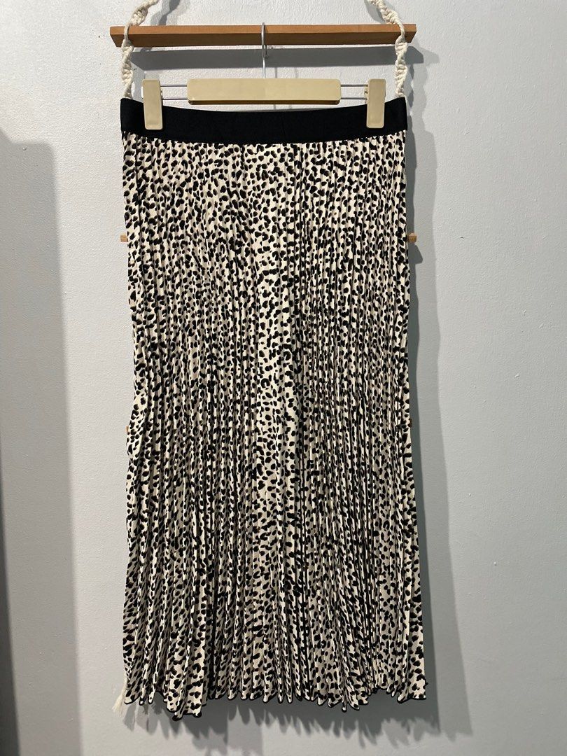 H M Leopard Pleated Skirt Women s Fashion Bottoms Skirts on