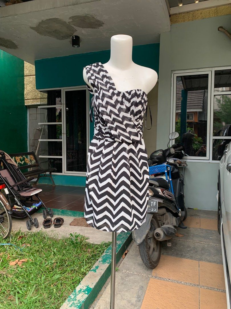 H M Mididress SALE DRESS LUCU Fesyen Wanita Pakaian