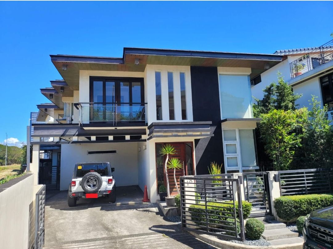 House and Lot For Sale in Palms Pointe Alabang 1 KM From Filinvest Exit