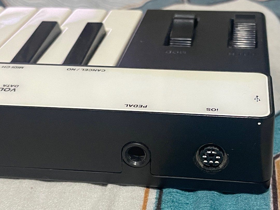 iRig Keys 37 (Category: Musical Instruments) located in Mandaluyong City. Submitted by abc_16 (Listing ID 1287944529, Image 3). Description: .