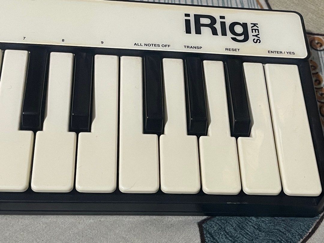 iRig Keys 37 (Category: Musical Instruments) located in Mandaluyong City. Submitted by abc_16 (Listing ID 1287944529, Image 1). Description: .