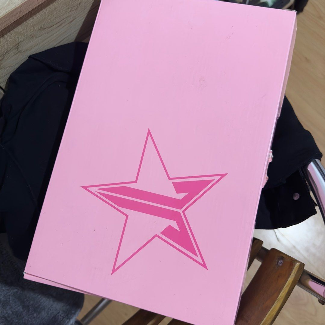 Jeffree Star Hand Mirror in Red (Make up / cosmetics) (Category: Mirrors) located in Baguio. Submitted by miss_misery (Listing ID 1288022273, Image 2). Description: With Box.