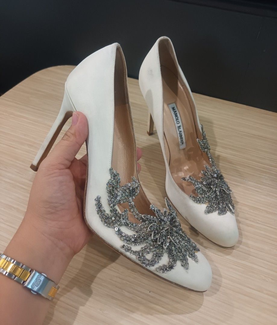 Swan pump outlet manolo blahnik