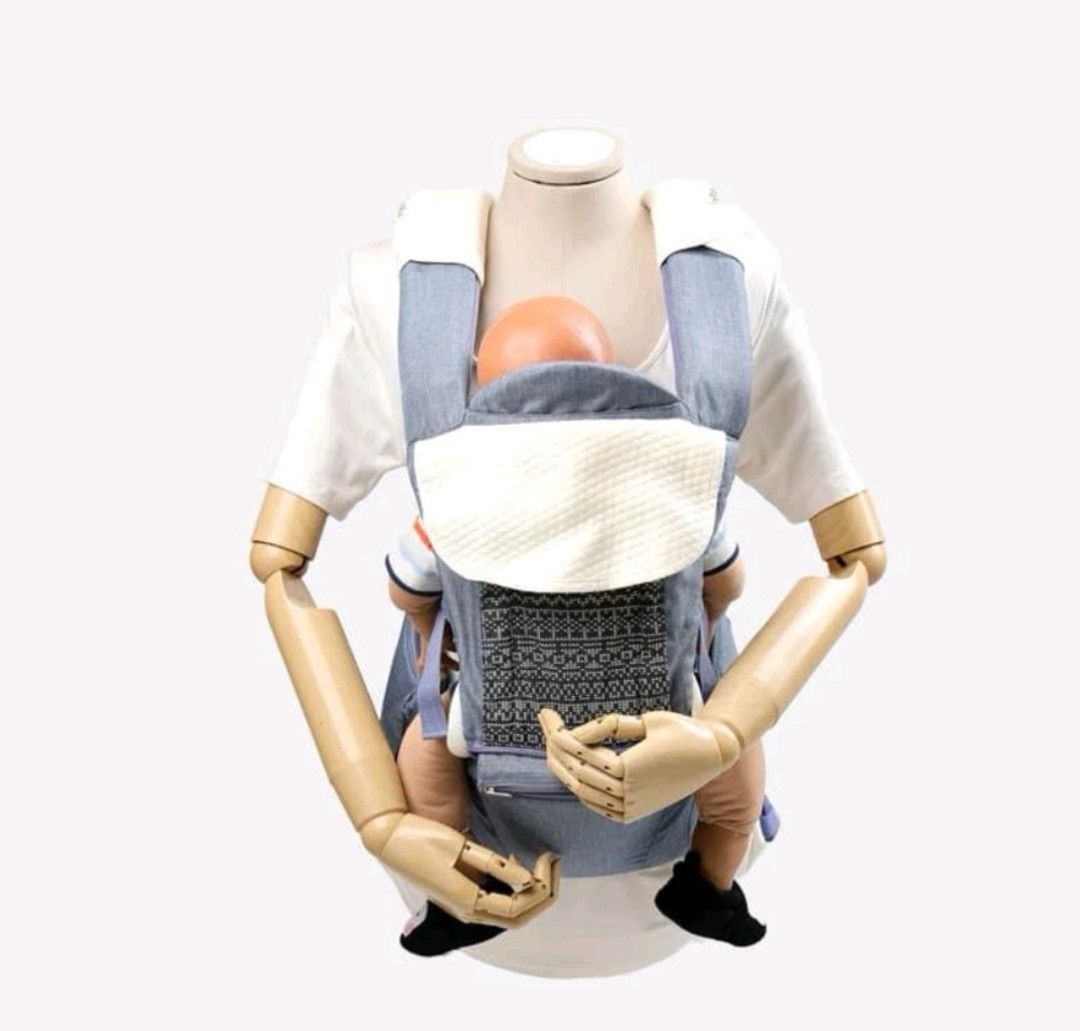 Picolo Aztec 6-Way Hip Seat Carrier (Category: Carriers & Slings) located in Quezon City. Submitted by karenlabvi (Listing ID 1287959449, Image 1). Description: Like New since I'm not the mother. 😅 I only bought this as a first time aunt. Only used couple of times when my nephew visited my place..