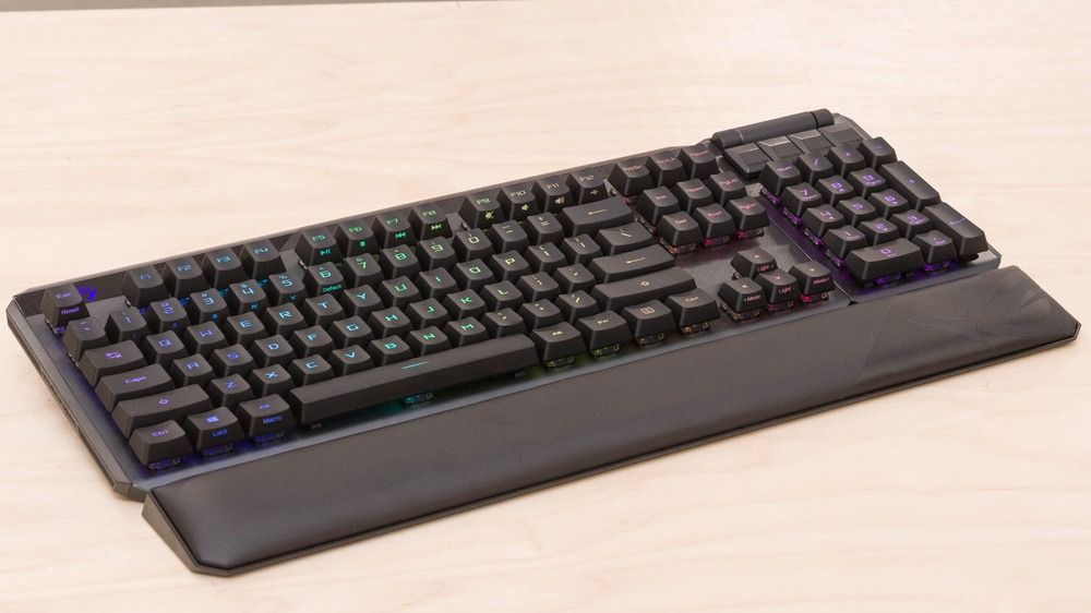 ROG Claymore II Blue Switches (Category: Computer Keyboard) located in Petaling Jaya. Submitted by grandfish.5ea541 (Listing ID 1247171631, Image 3). Description: ✅ Only opened box to check conditions. ✅ Complete items no missing parts or defects..