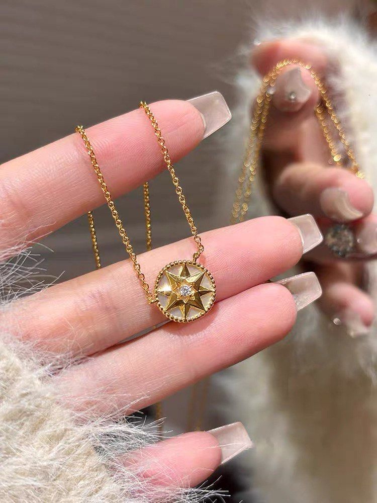 Rose des vents necklace price top