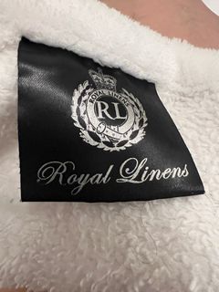 Royal Linen white fleece blanket