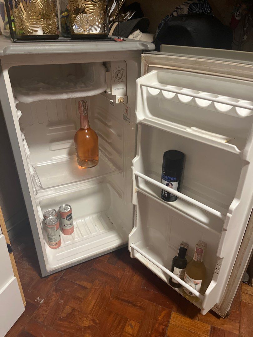 Sanyo SR-8K: 2.7 cuft preloved refrigerator (Category: Refrigerators and Freezers) located in Makati City. Submitted by silentcat72 (Listing ID 1288023742, Image 2). Description: Storage volume: 75 liters Well used As is where is Buyer shoulders shipping fee or pick up.