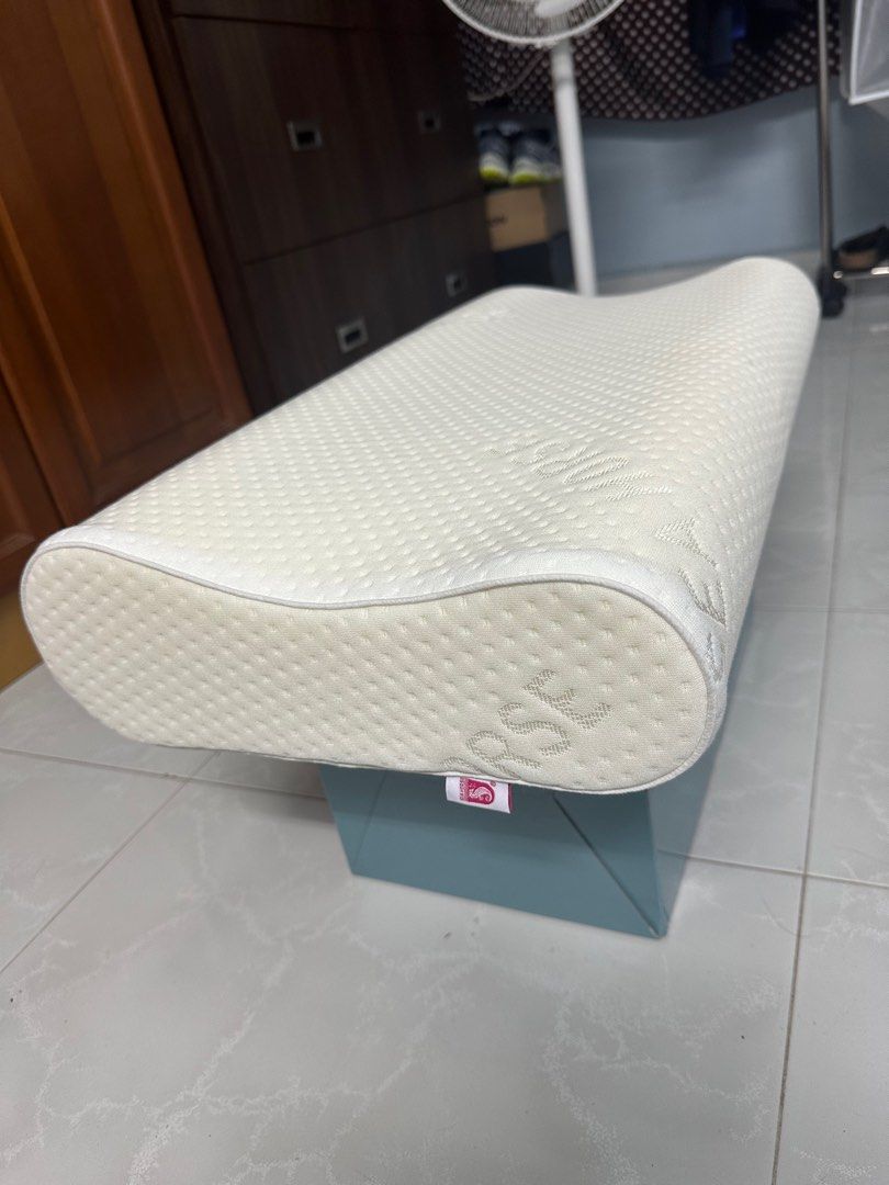 Seahorse shop contour pillow