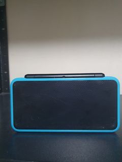 Selling Black and Turquoise New Nintendo 2DS XL. (Better condition)