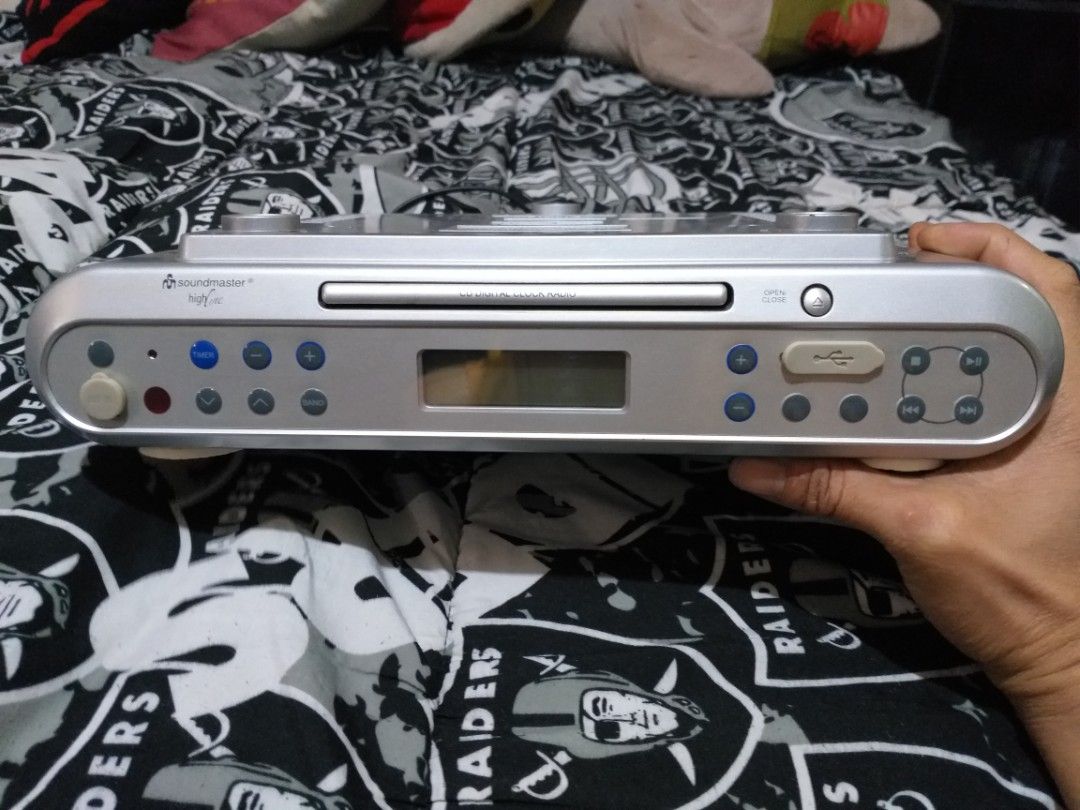 Soundmaster cd player (Category: Portable Music Players) located in Manila. Submitted by boyhet.thrift15 (Listing ID 1287942177, Image 2). Description: soundmaster cd playerdigital clock radio 240v wit remote built in speaker gud condition (usb/AUX plugin) selling 3k.