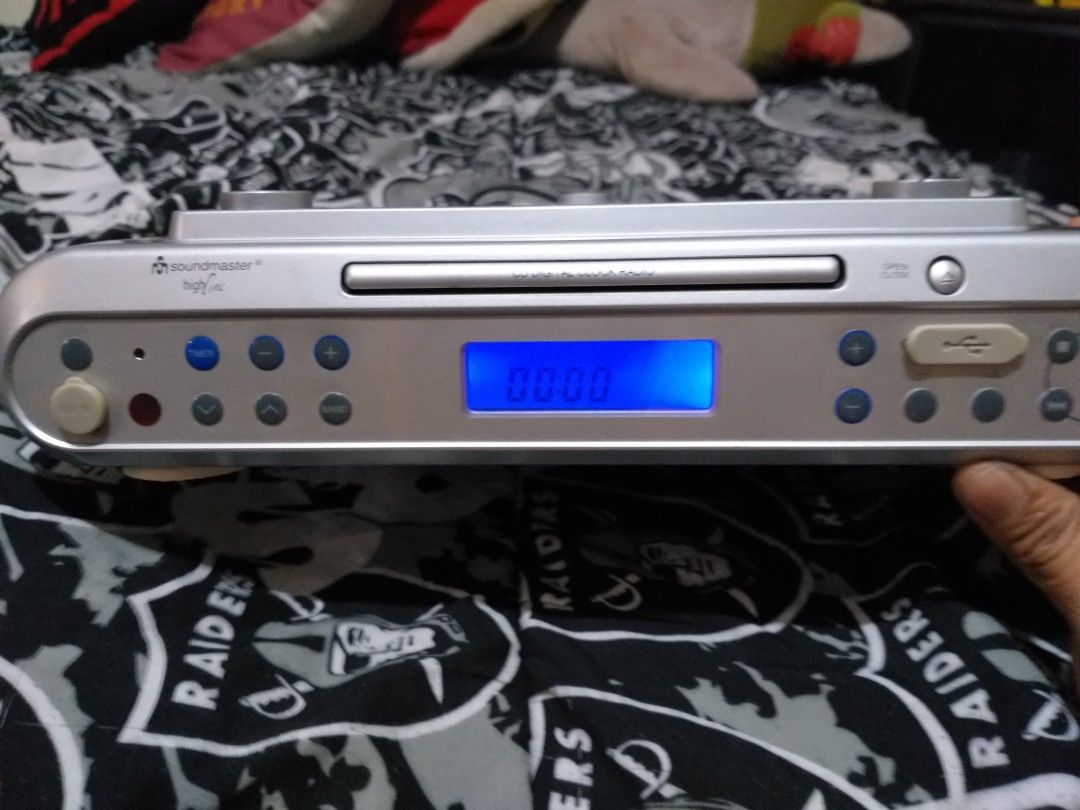 Soundmaster cd player (Category: Portable Music Players) located in Manila. Submitted by boyhet.thrift15 (Listing ID 1287942177, Image 3). Description: soundmaster cd playerdigital clock radio 240v wit remote built in speaker gud condition (usb/AUX plugin) selling 3k.