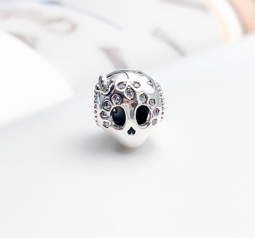 Sparkling skull charm shop