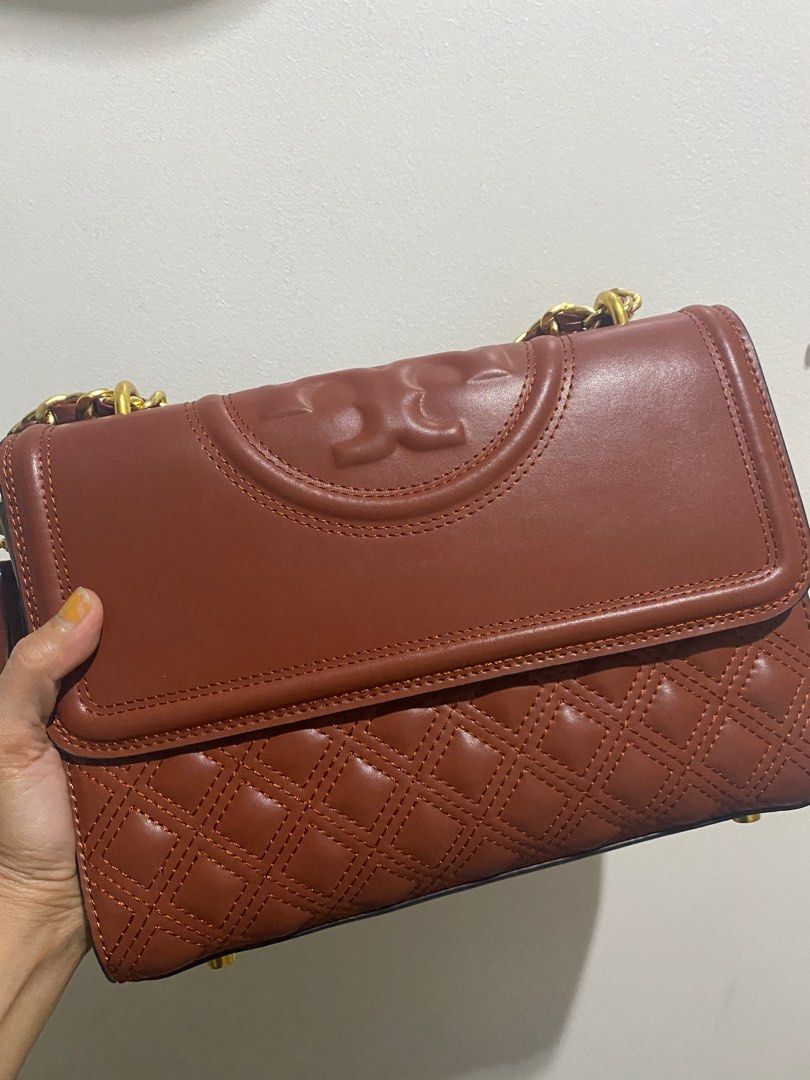 Tory Burch Fleming Bag (Medium) (Category: Luxury Bags & Wallets) located in Makati City. Submitted by jpare (Listing ID 1288007294, Image 2). Description: Not sure if this is orig as it was only given to me that’s why I am selling it for a very low price. But it has the superb quality for sure. It looks definitely new. Used it a few times and amazed that it still looks really new, no creases and all. Only signs of usage in the hardware magnet. S