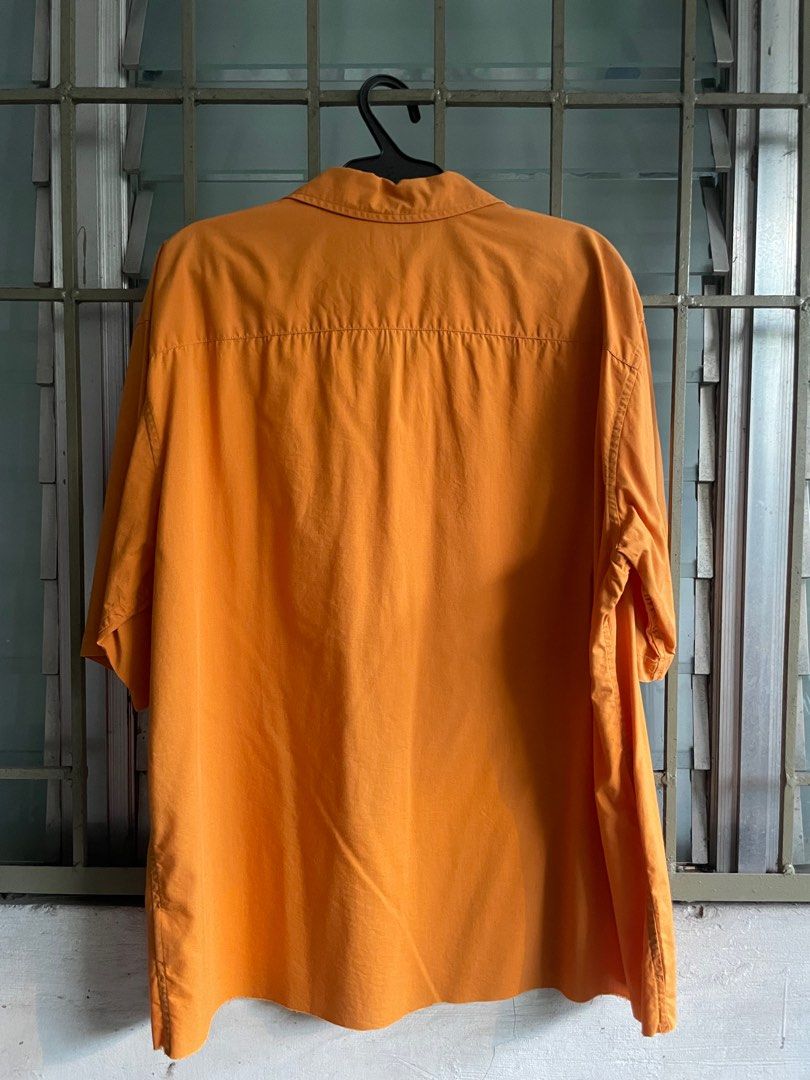 Uniqlo polo short sleeve (Category: Tshirts & Polo Shirts ) located in Makati City. Submitted by muhill (Listing ID 1287974832, Image 2). Description: 9/10 condition 10/10 color rate cropped it using scissors but not too short dm for dimes no issues .