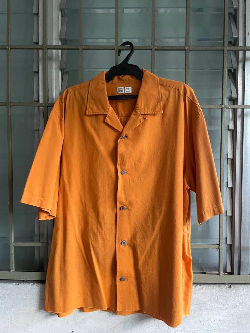 Uniqlo polo short sleeve (Category: Tshirts & Polo Shirts ) located in Makati City. Submitted by muhill (Listing ID 1287974832, Image 1). Description: 9/10 condition 10/10 color rate cropped it using scissors but not too short dm for dimes no issues .