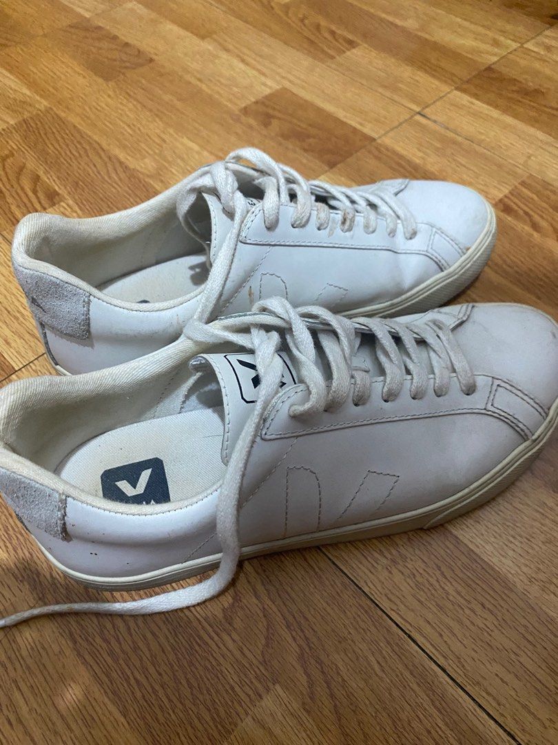 Veja Esplar Low (Category: Sneakers) located in Paranaque City. Submitted by closedcycle (Listing ID 1287918731, Image 2). Description: Just needs cleaning Size is a bit off after breaking it in No more box since i used it for a school project I am commonly US 8 but i used JPN sizing and im usually JPN 25 so yeah im not sure why it’s US 6.
