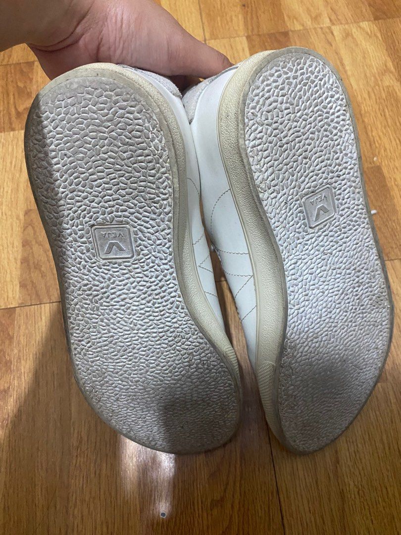 Veja Esplar Low (Category: Sneakers) located in Paranaque City. Submitted by closedcycle (Listing ID 1287918731, Image 3). Description: Just needs cleaning Size is a bit off after breaking it in No more box since i used it for a school project I am commonly US 8 but i used JPN sizing and im usually JPN 25 so yeah im not sure why it’s US 6.