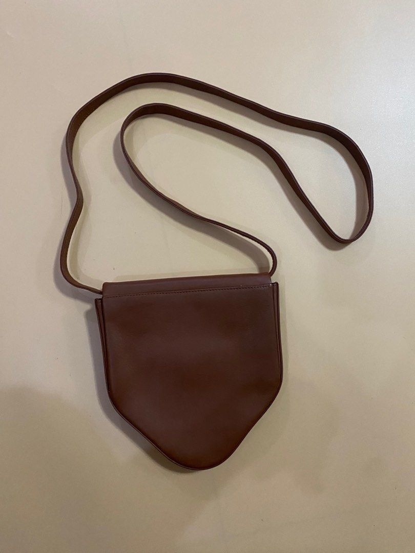 Vintage Bally Crossbody Bag (Category: Luxury Bags & Wallets) located in Davao. Submitted by hoowans_surplus (Listing ID 1288096813, Image 2). Description: .