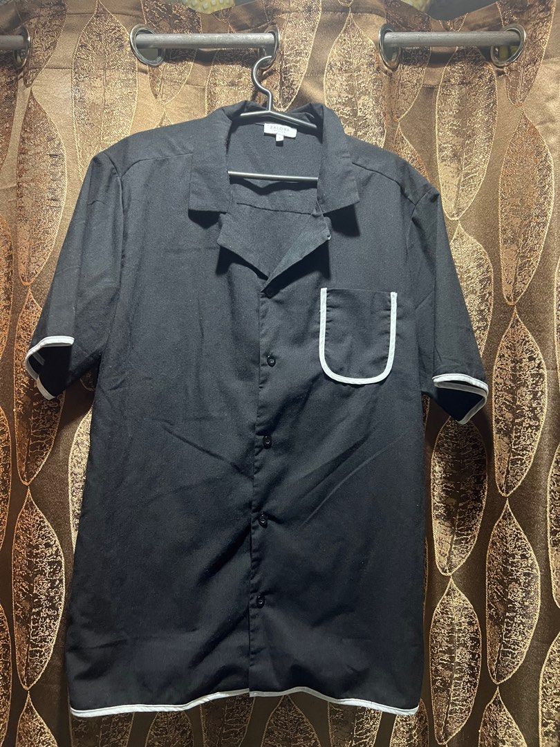 Zalora Black Polo with Pocket (Category: Tshirts & Polo Shirts ) located in Mandaluyong City. Submitted by eldrin (Listing ID 1287938812, Image 1). Description: Width 21” Length 29.5” Issues: Lints (removable) Via courier/delivery only.