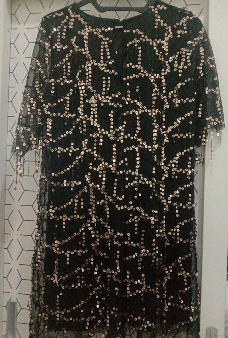 green emerald velvet dress Amazon.com: Girl Fringe Sequins Dance Dress V Neckline Sleeveless 1920s  Vintage Kids Gatsby Tassel Latin Jazz Dress Girls Roaring 20s Sparkly  Flapper Ballroom Dance Outfits Black 5-6 Years : Clothing, Shoes &