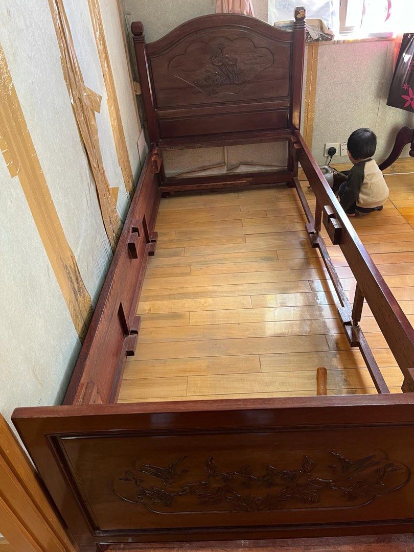 古董傢俬 （分類：床架及床褥）位於 Hong Kong。 由 sallyckss 提交（商品編號 1283667862，圖片 1）。簡介： 已拆，免費，需上門自取 200x 91。