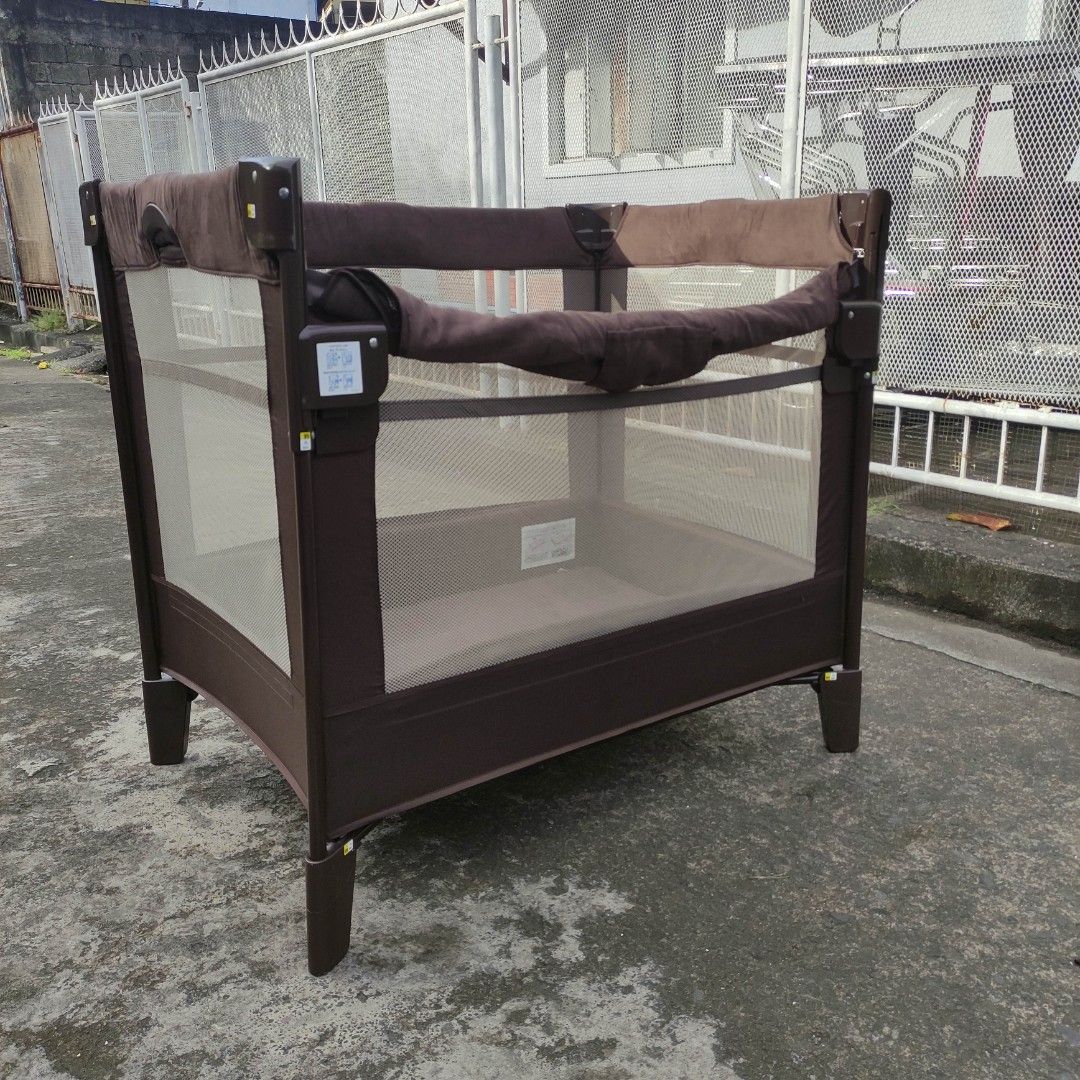Aprica store travel crib