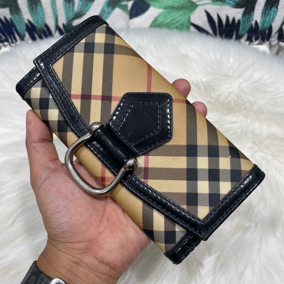 Burberry purse online logo