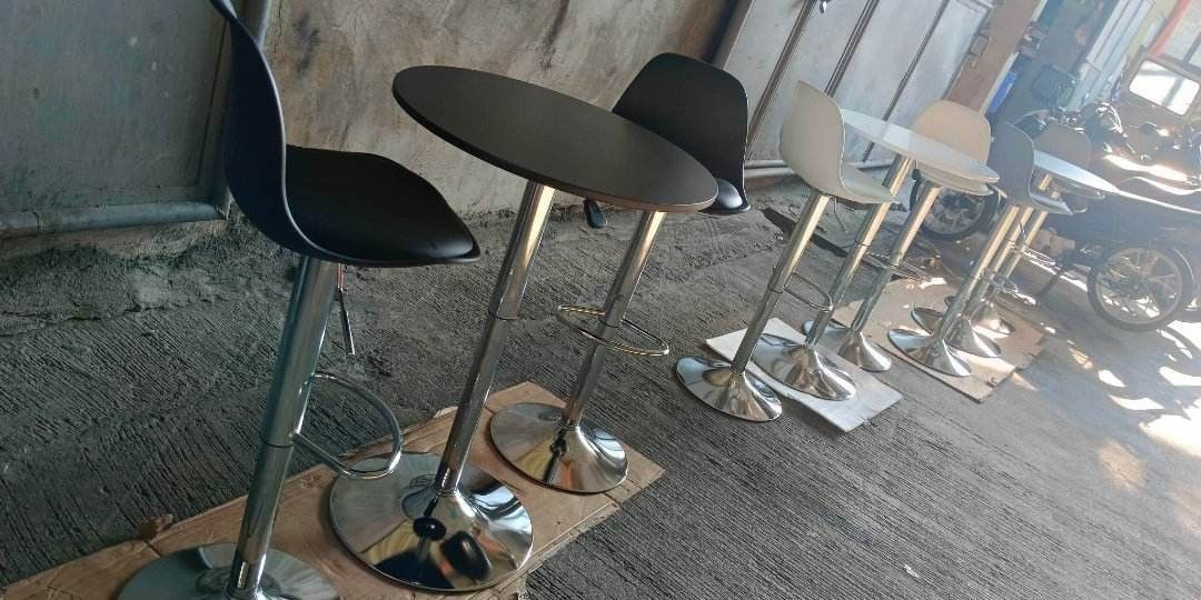 BAR TABLE + 2 STOOLS SET (Category: Tables & Sets) located in Makati City. Submitted by gineth24 (Listing ID 1283658705, Image 1). Description: Bar table +2 stool Set- 6,800 Bar table colors available Grey, white, black Padded stool Grey, White, black Bar table only - 3,500.