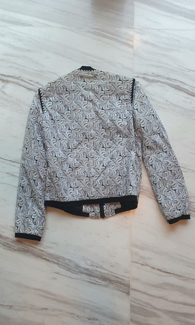 Puffy bomber top