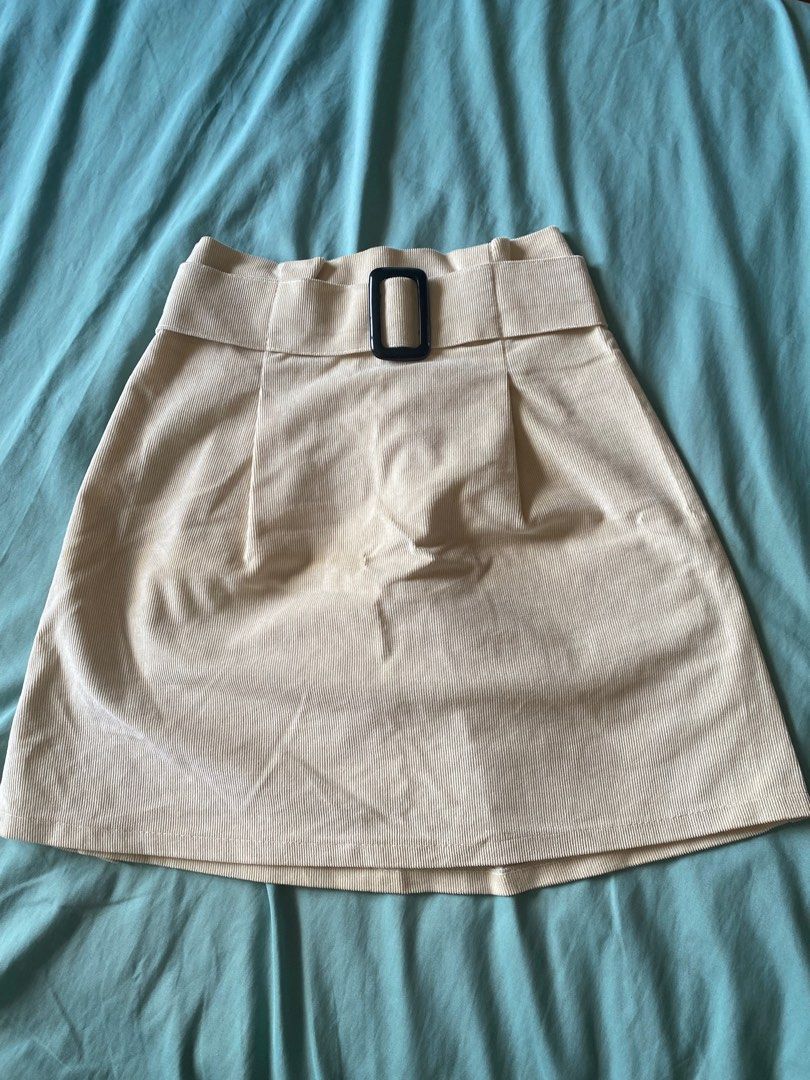 Cream white suede a-line mini skirt (Category: Skirts) located in Paranaque City. Submitted by basicbeomkoo (Listing ID 1283702281, Image 1). Description: Free size Super stretchy Waist: 11” - 15.5” Length: 15.5” gcash / cod +20 jnt / ggx / sco / sdd .