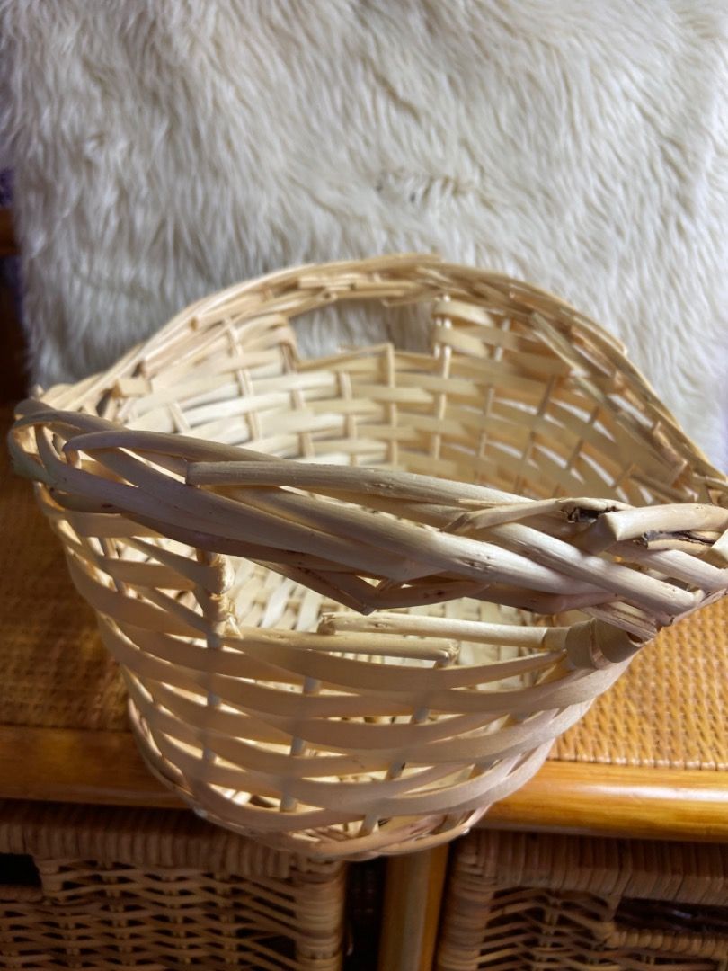 Fruit basket from japan (Category: Storage Boxes & Baskets) located in Taguig. Submitted by Rare_findsmnl (Listing ID 1283949899, Image 3). Description: Big Fruit basket 15x5”.