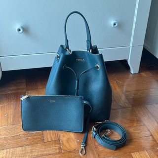 Furla discount stacy sale