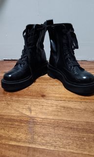 Good as new Pre-owned H&M leather boots