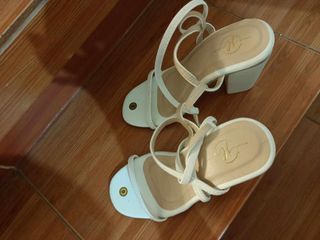 High heels strap sandals 3.5"