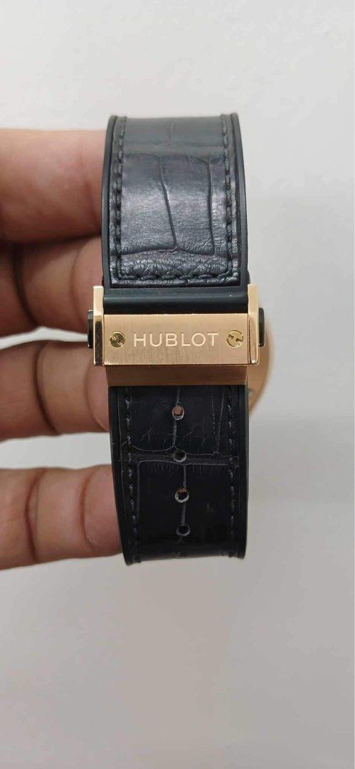 hublot (Category: Luxury Watches) located in Cabanatuan. Submitted by albertgonzales27 (Listing ID 1283727934, Image 3). Description: Hublot (45mm)solid rose gold automatic Unit only!!!.