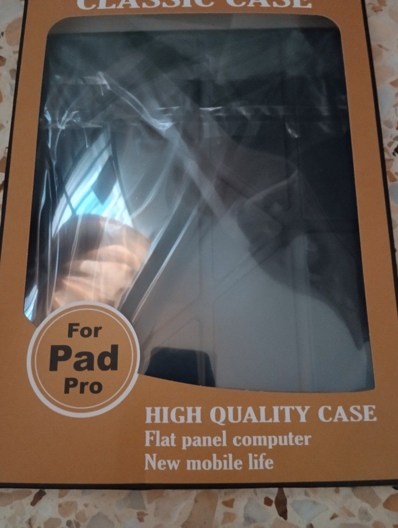 iPad case (Category: Cases & Sleeves) located in Singapore. Submitted by JHXIONG (Listing ID 1283708167, Image 1). Description: iPad case. Item as per picture. Unused. Packaging dented. rfs: Bought a wrong case..
