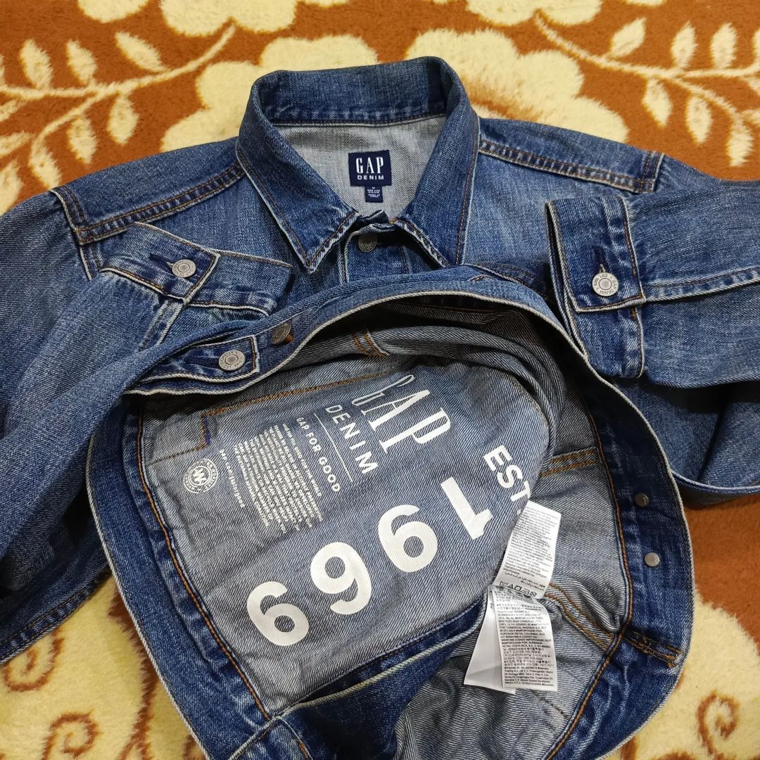 Jaket Jeans GAP denim 1969 casual Fesyen Wanita Pakaian Wanita Baju Luaran di Carousell