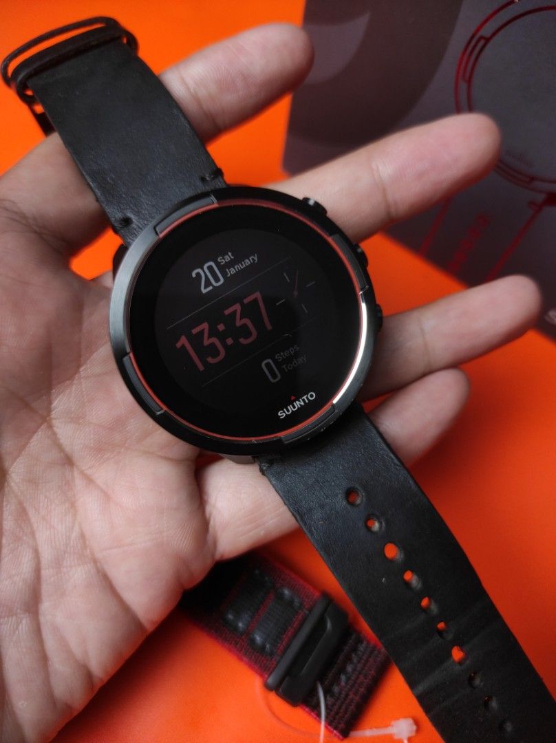 Suunto 9 baro 2025 red with gift box