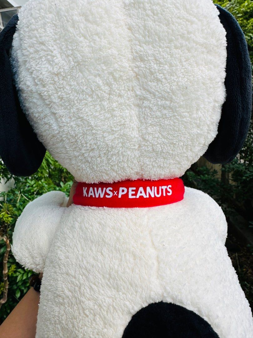 KAWS x Uniqlo x Peanuts Snoopy Plush (Large) (Category: Plushies & Soft Toys) located in Marikina City. Submitted by cadencelane (Listing ID 1283676177, Image 2). Description: Color WHITE Release Date 04/28/2017 Dimensions 9 X 22 X 9 IN / 22.9 X 55.9 X 22.9 CM Perfect for Kids and Collectors.