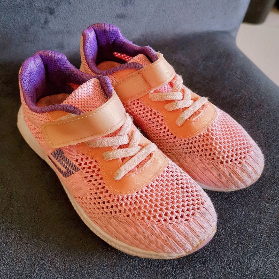 Girls foot size top