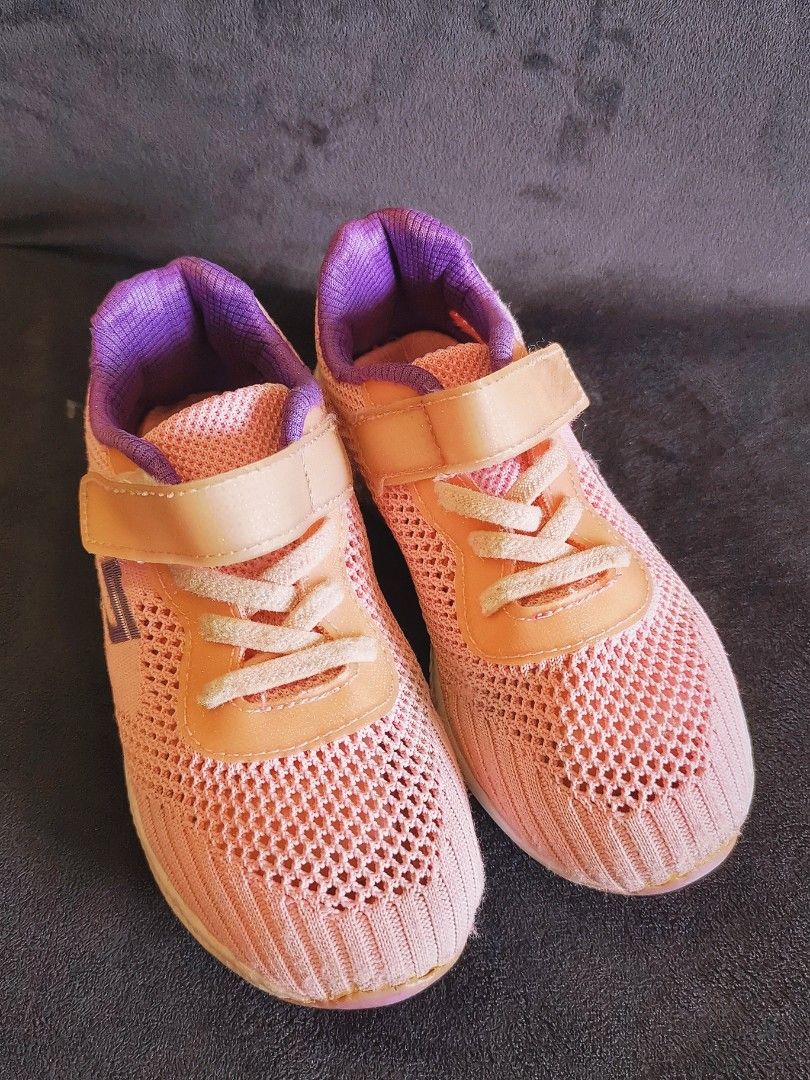 Girls athletic store shoes size 2