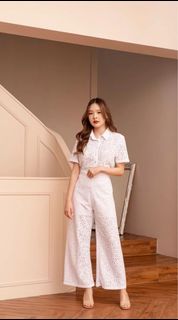 (Category: ) located in . Submitted by wardrobeforher (Listing ID 1283700931, Image 1). Description: .