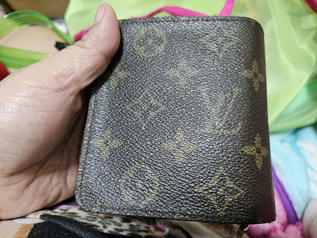 Lv wallet best sale real vs fake