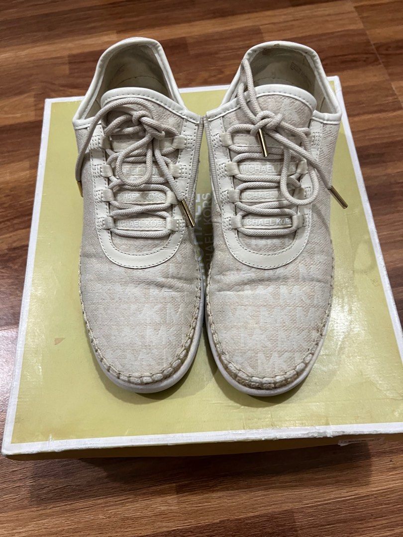 Michael Kors (Category: Sneakers) located in Caloocan City. Submitted by pmaerc (Listing ID 1283743839, Image 1). Description: US 7 Woman Few times lang nagamit natambak nalang sa box.