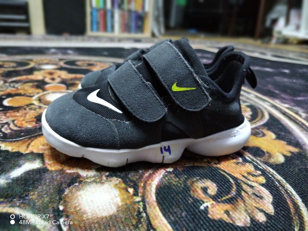 Baby nike free runners 2025
