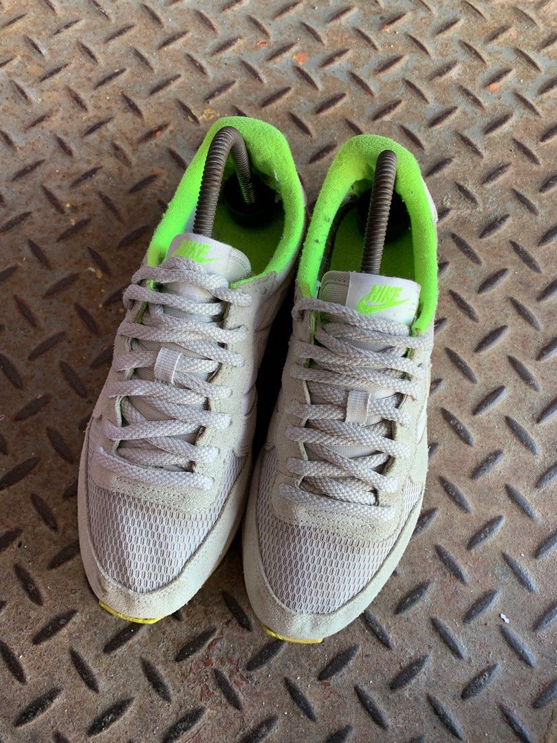Nike internationalist neon sales