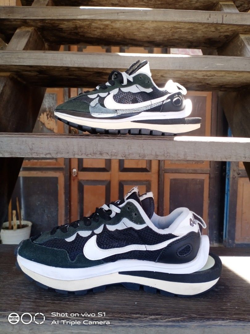 nike sacai vaporwaffle, Fesyen Wanita, Sepatu di Carousell